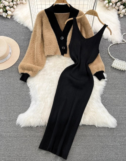 Eleganz im Kontrast – Strickkleid & Teddyjacke