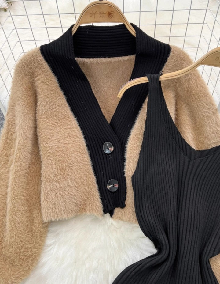 Eleganz im Kontrast – Strickkleid & Teddyjacke