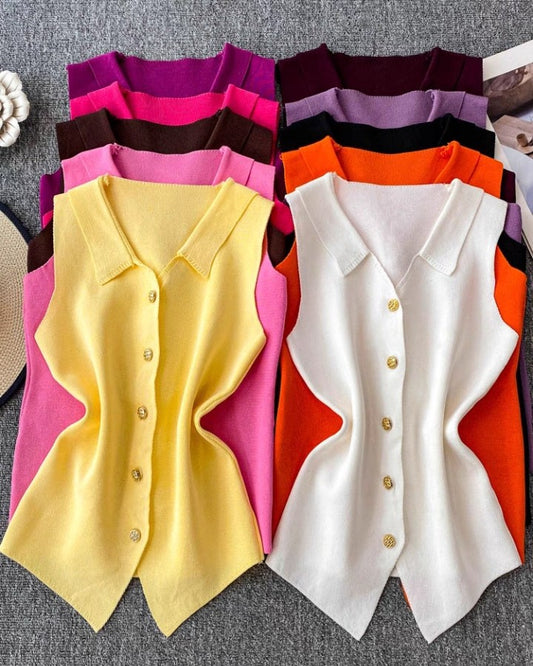 Elegante Strickweste mit Goldknöpfen