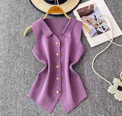 Elegante Strickweste mit Goldknöpfen
