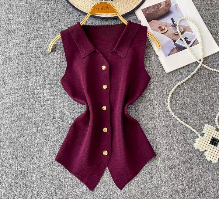 Elegante Strickweste mit Goldknöpfen