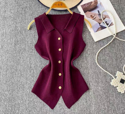 Elegante Strickweste mit Goldknöpfen