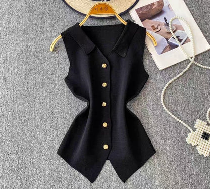 Elegante Strickweste mit Goldknöpfen